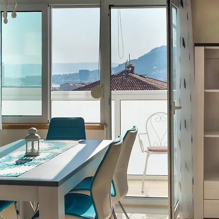 Carmela 스플리트