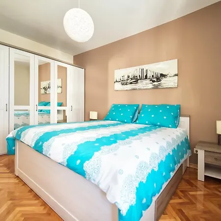 Carmela 스플리트